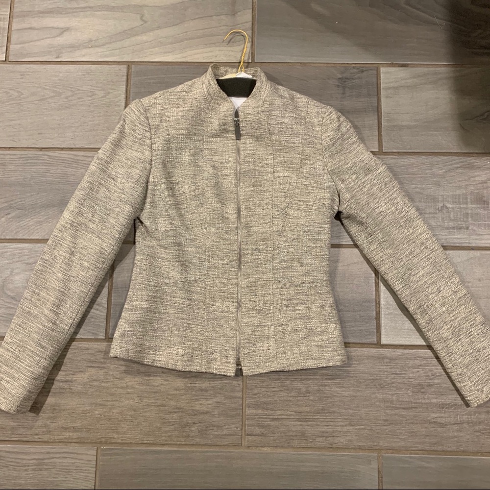 Great gently used Elie Tahari blazer.